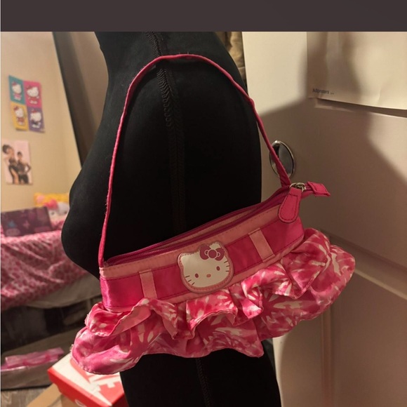 Hello Kitty Pink Ruffled Shoulder Bag - Picture 2 of 2